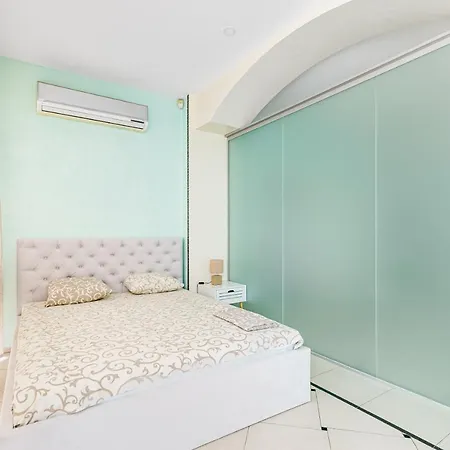 Deribasivska Cozy 4-Room Apartment 敖德萨 外观 照片