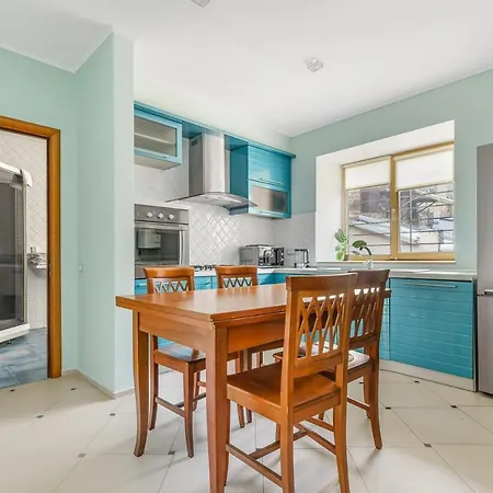 Deribasivska Cozy 4-Room Apartment 敖德萨 外观 照片