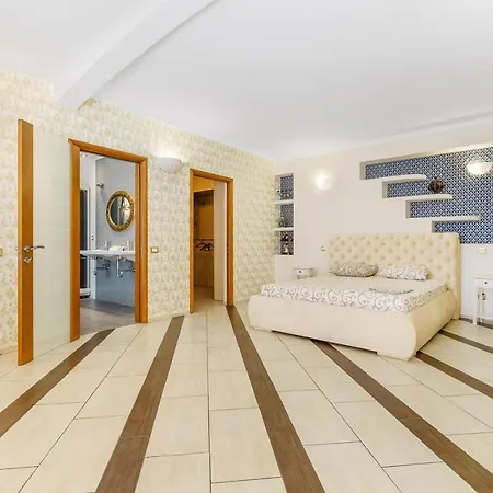 Deribasivska Cozy 4-Room Apartment 敖德萨 外观 照片
