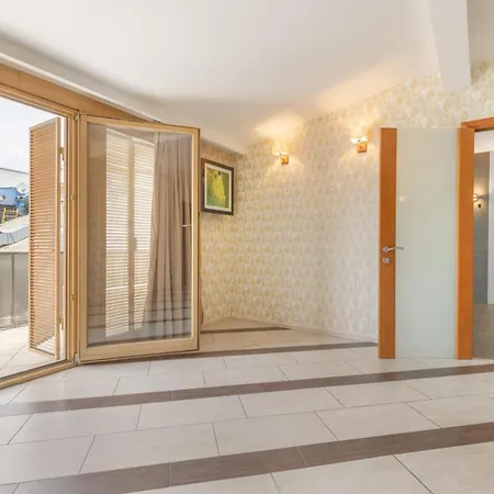 Deribasivska Cozy 4-Room Apartment 敖德萨 外观 照片