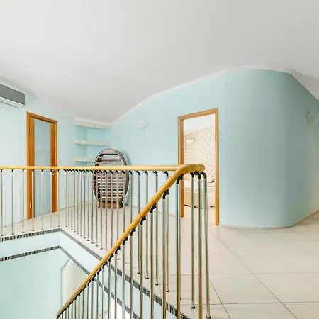 Deribasivska Cozy 4-Room Apartment 敖德萨 外观 照片